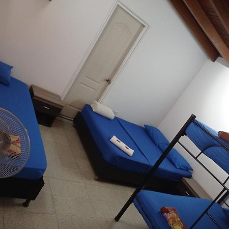 Yellow House Hostel Medellín Zewnętrze zdjęcie