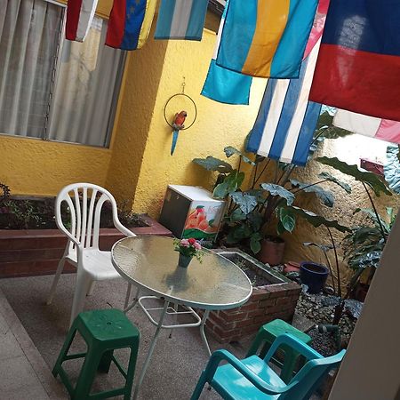 Yellow House Hostel Medellín Zewnętrze zdjęcie