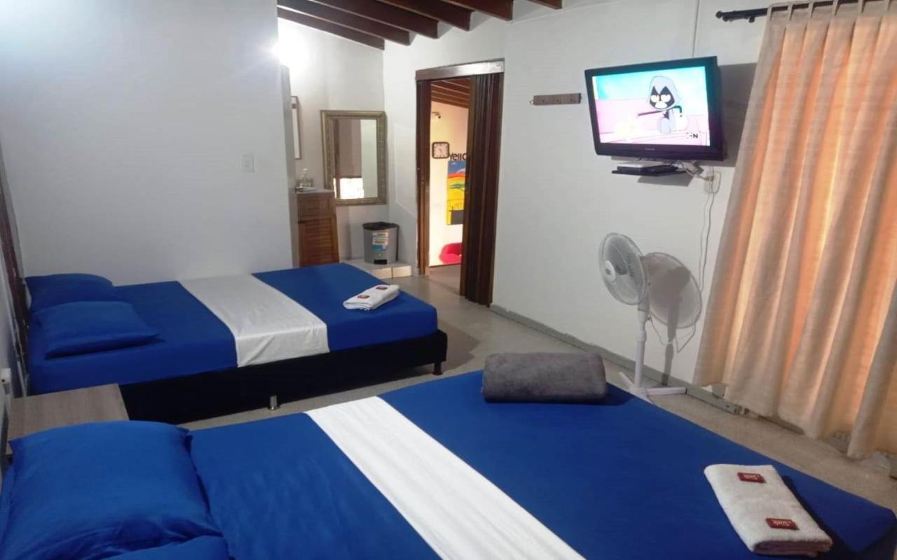 Yellow House Hostel Medellín Zewnętrze zdjęcie