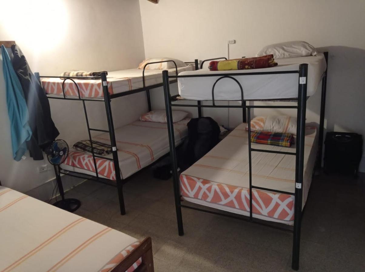Yellow House Hostel Medellín Zewnętrze zdjęcie