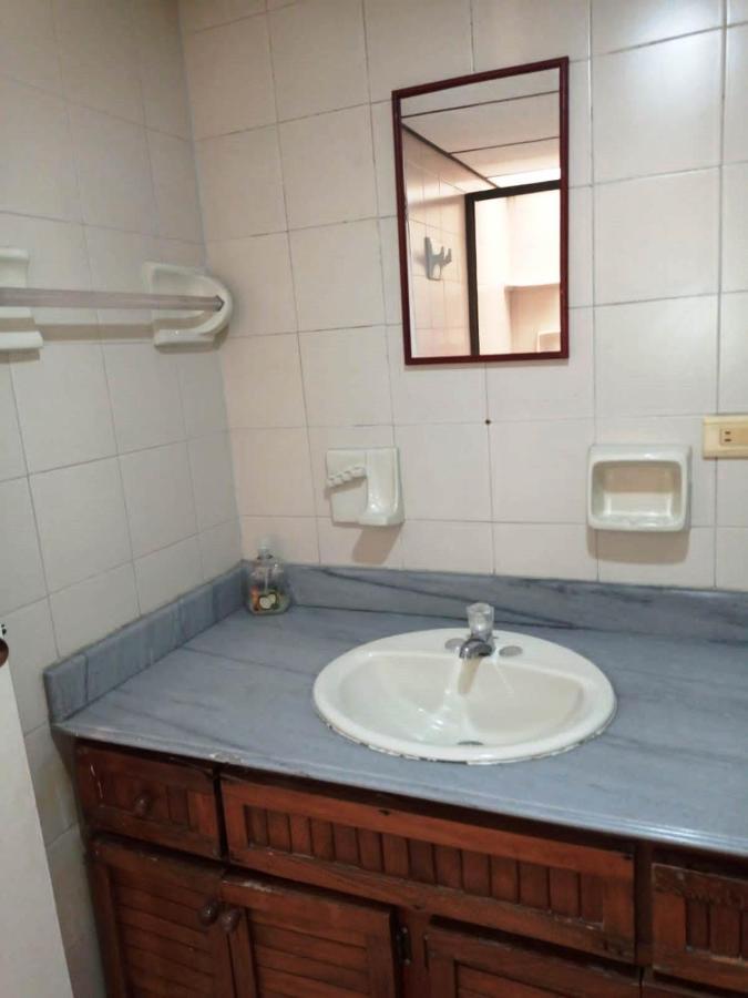 Yellow House Hostel Medellín Zewnętrze zdjęcie