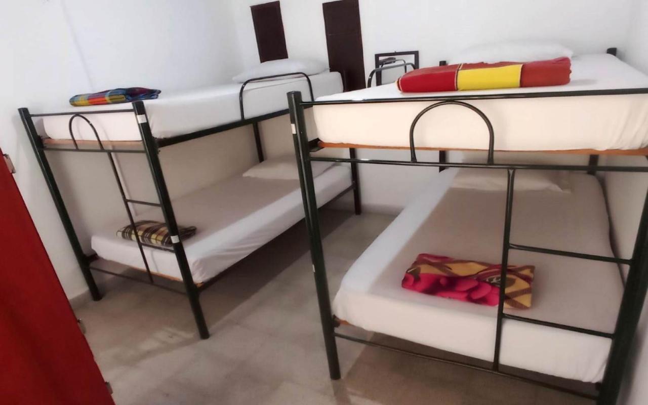 Yellow House Hostel Medellín Zewnętrze zdjęcie