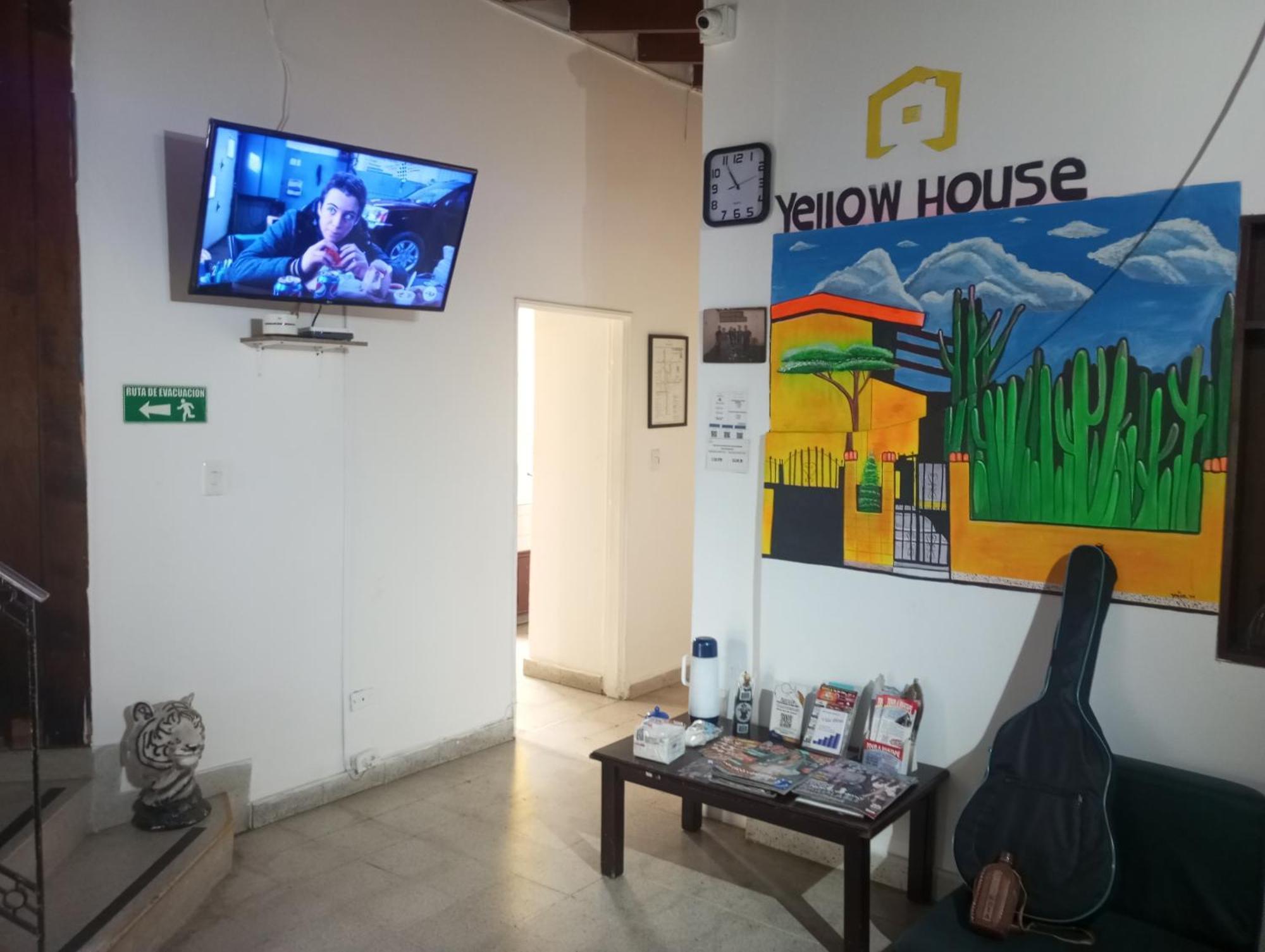 Yellow House Hostel Medellín Zewnętrze zdjęcie