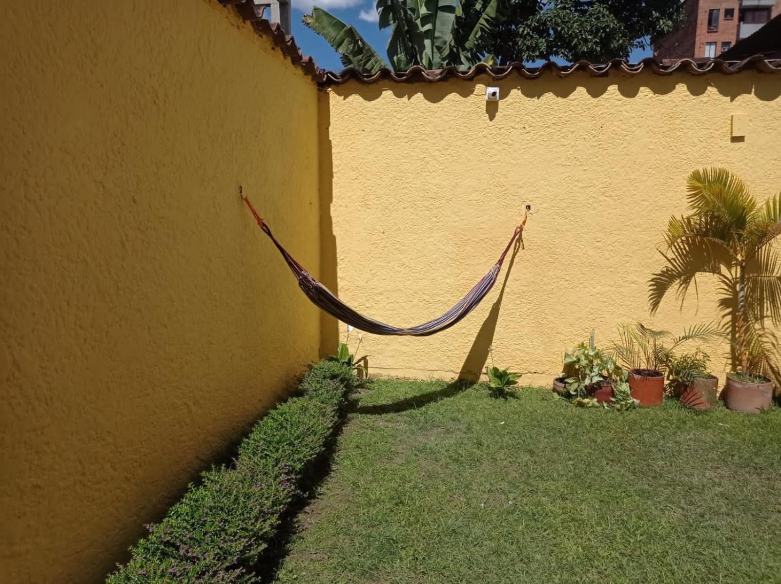 Yellow House Hostel Medellín Zewnętrze zdjęcie