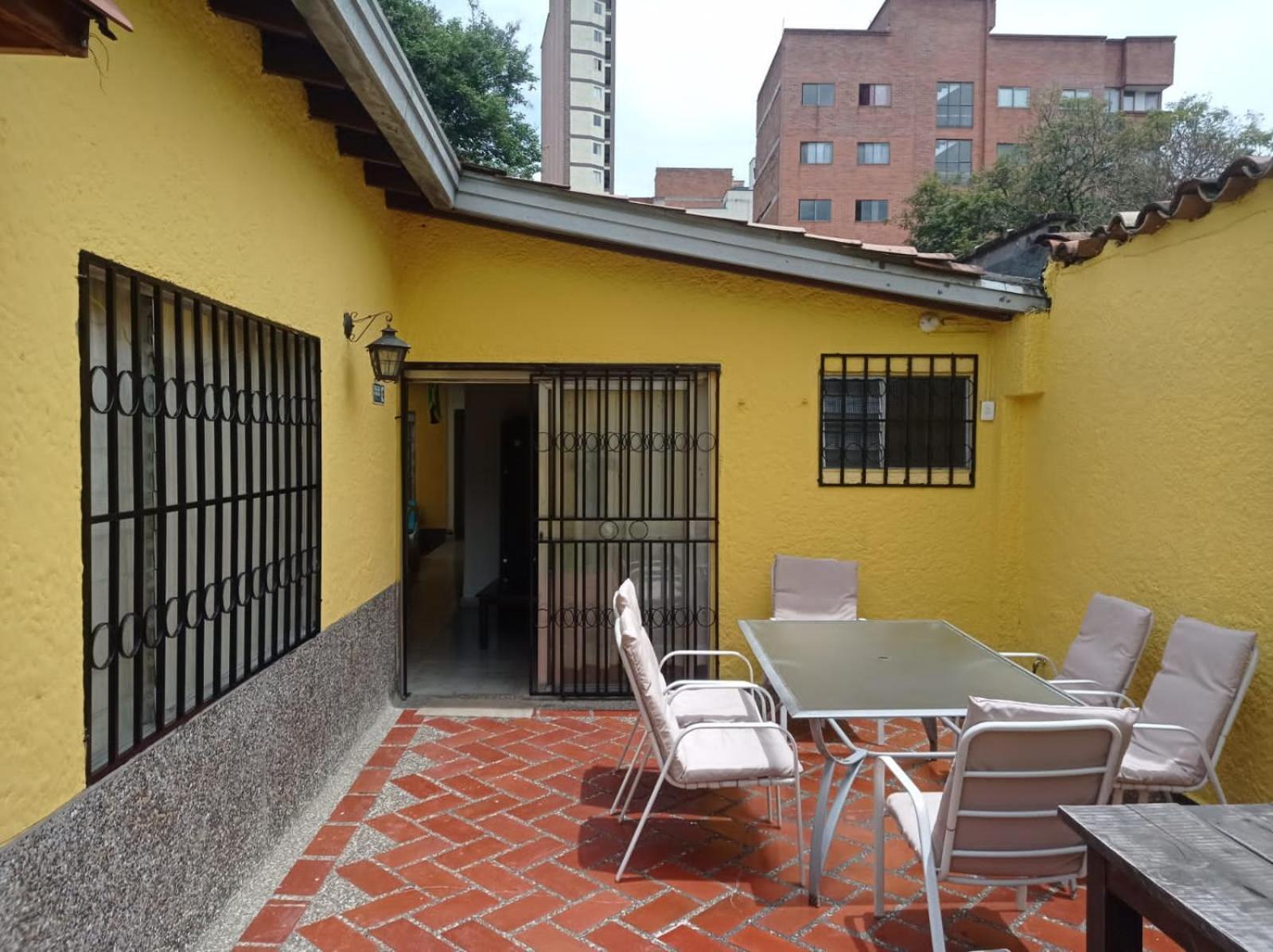 Yellow House Hostel Medellín Zewnętrze zdjęcie