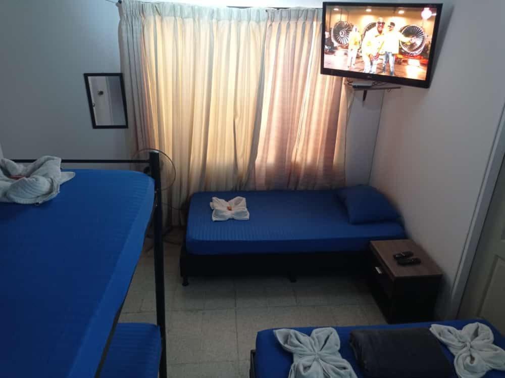 Yellow House Hostel Medellín Zewnętrze zdjęcie
