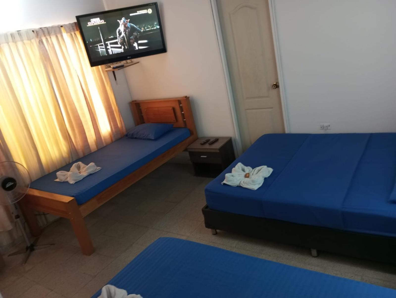 Yellow House Hostel Medellín Zewnętrze zdjęcie