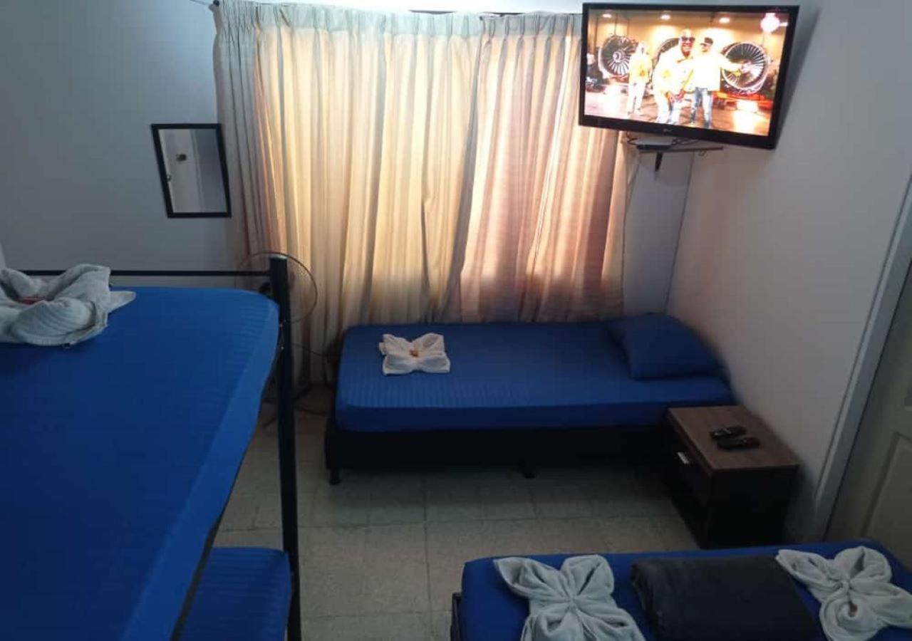 Yellow House Hostel Medellín Zewnętrze zdjęcie