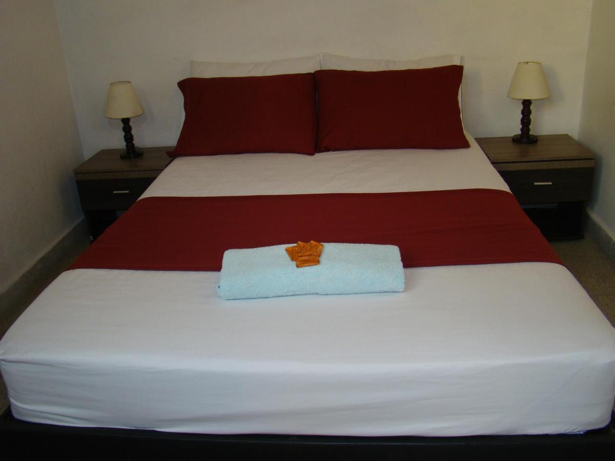 Yellow House Hostel Medellín Zewnętrze zdjęcie