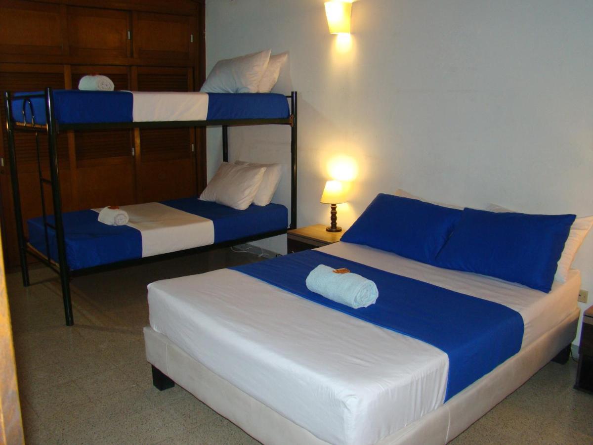 Yellow House Hostel Medellín Zewnętrze zdjęcie