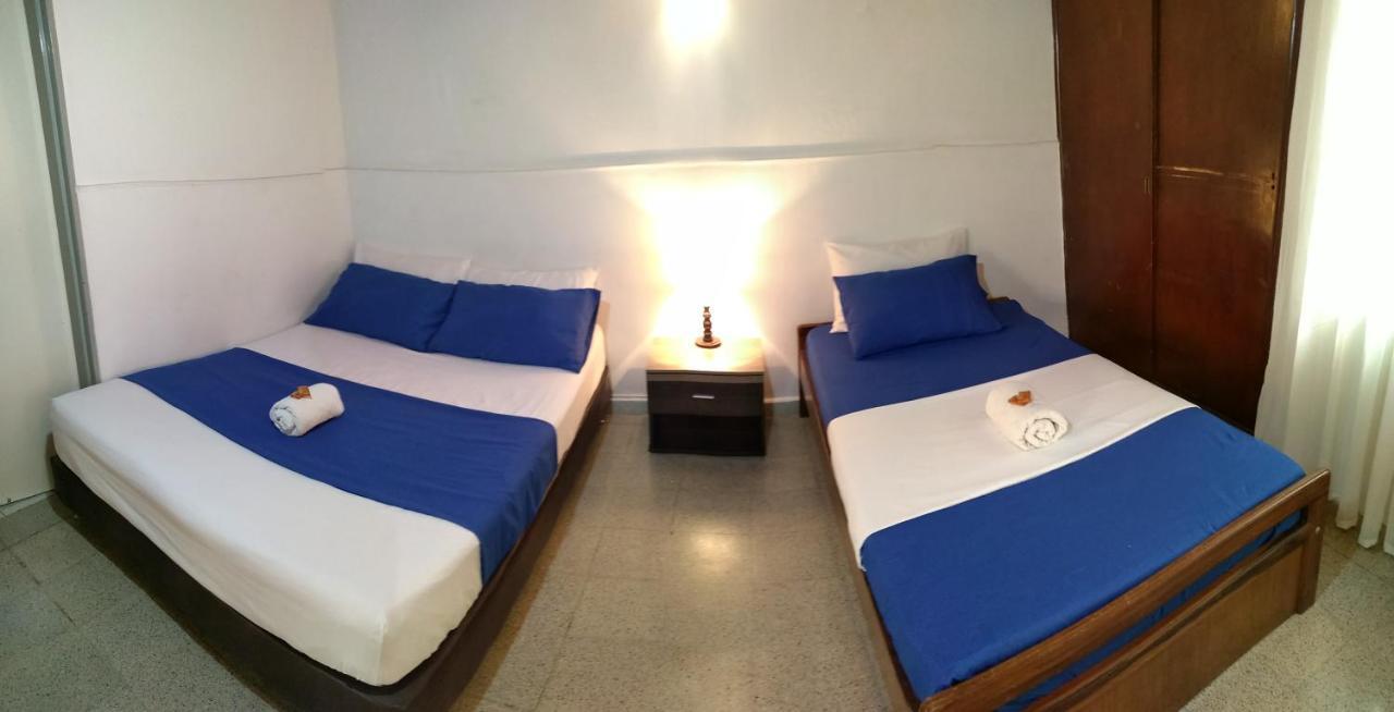 Yellow House Hostel Medellín Zewnętrze zdjęcie
