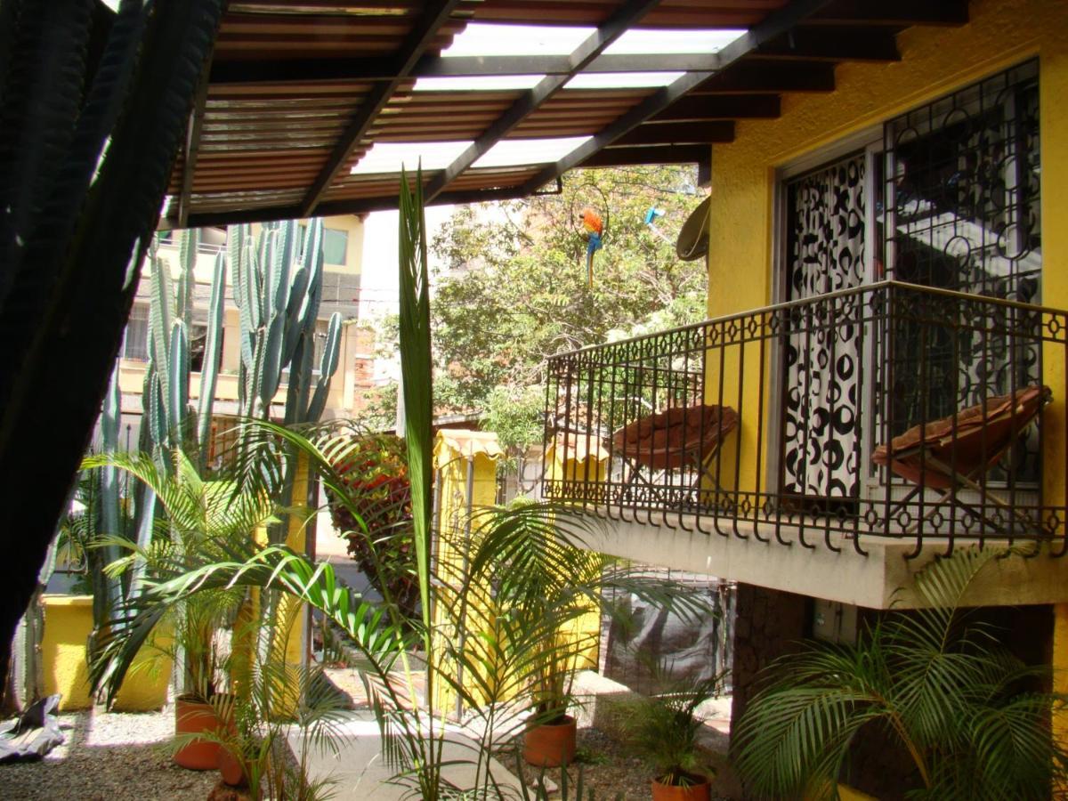 Yellow House Hostel Medellín Zewnętrze zdjęcie